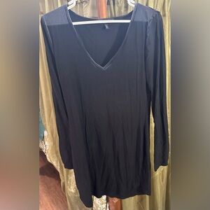 Derek Heart Classic Black Long Sleeve V-Neck Tee